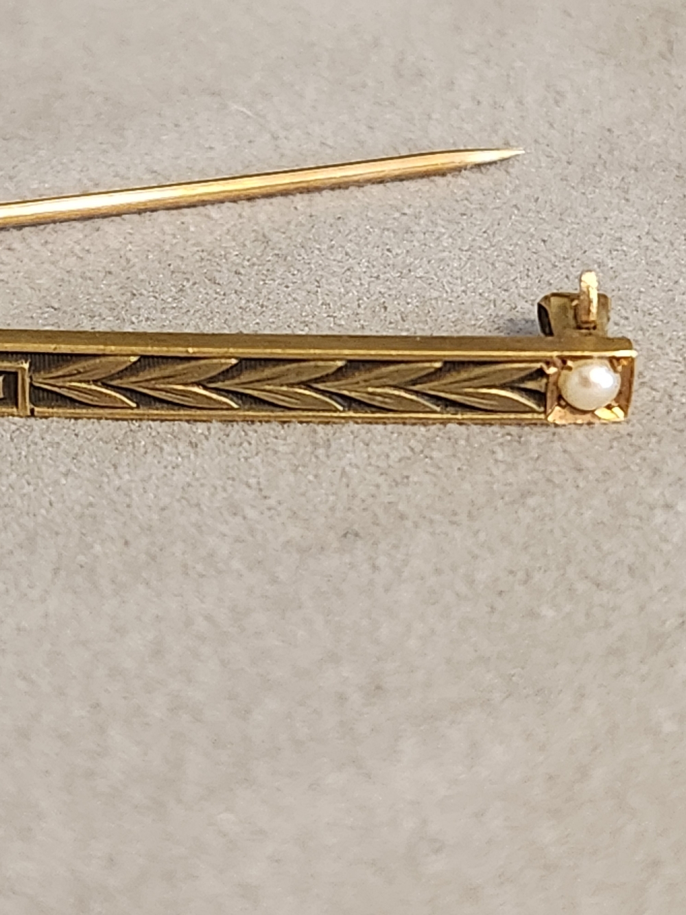 Krementz & Co. 14k Art Deco Antique Bar Brooch Set With Seed Pearls - Picture 8 of 16